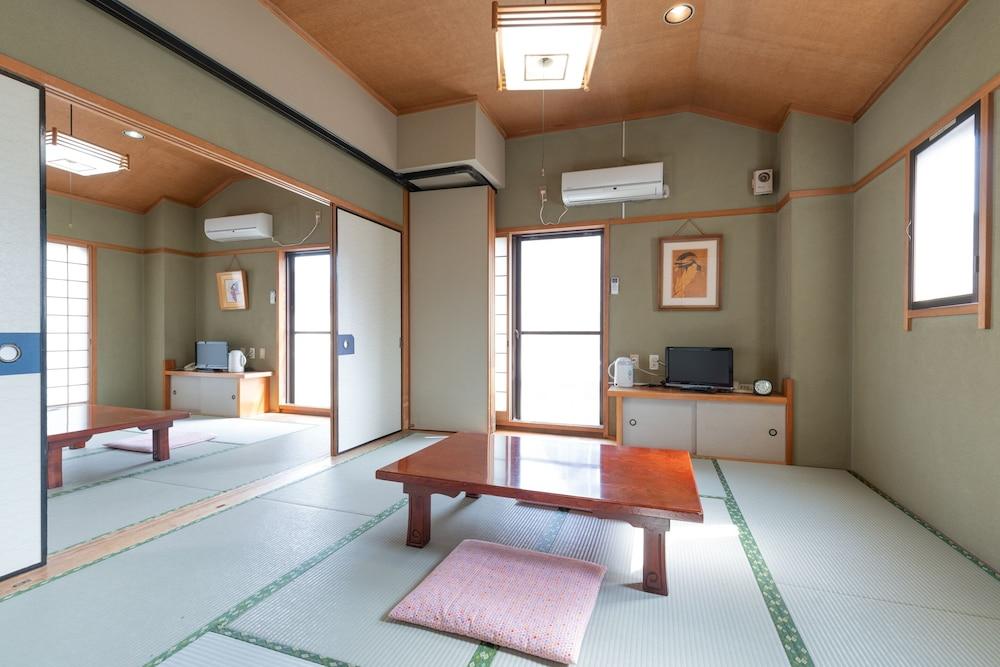 桜旅館 浅草入谷 2*